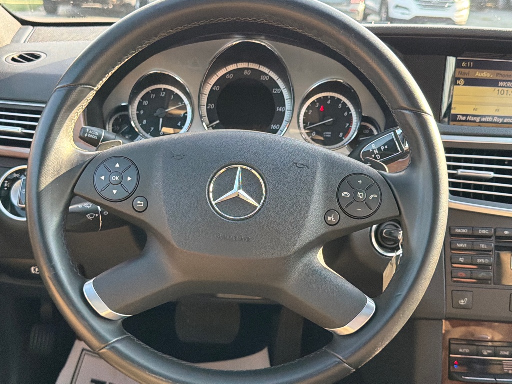 Photo 18 of this MERCEDES-BENZ E-CLASS