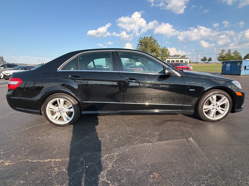 Photo 8 of this MERCEDES-BENZ E-CLASS