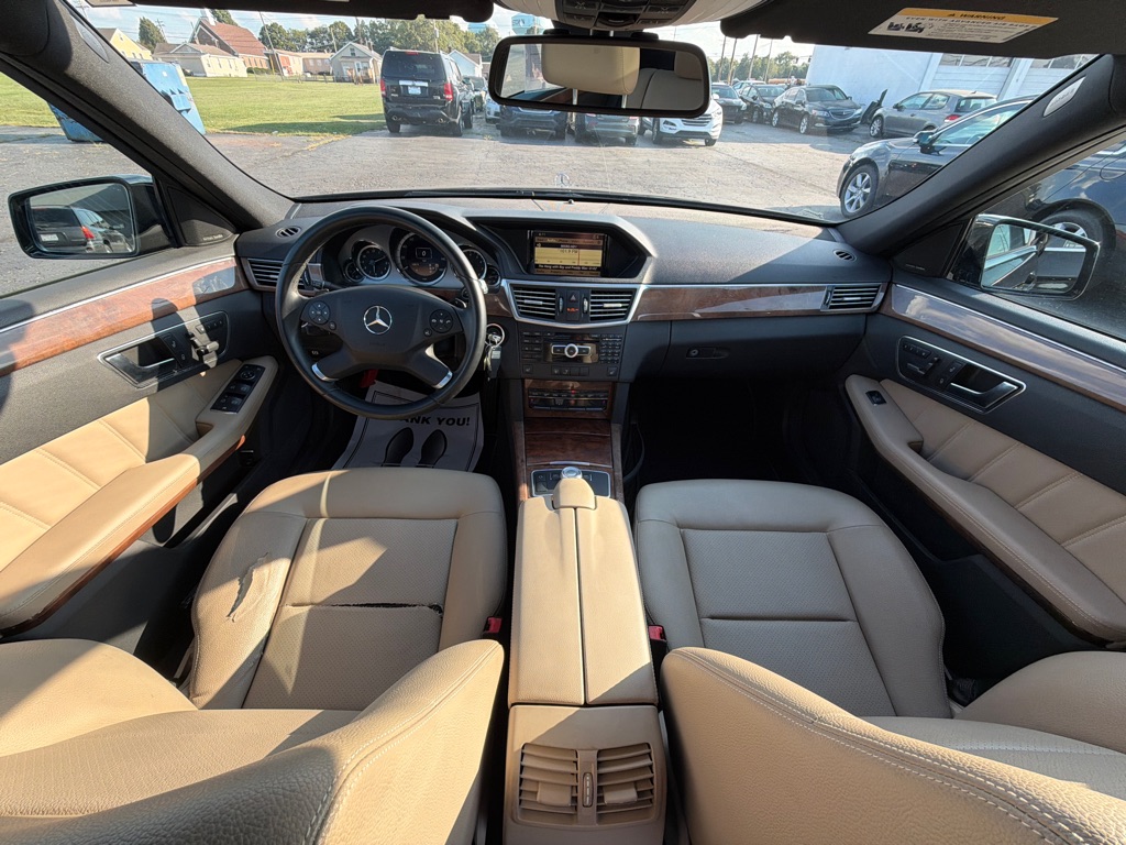 Photo 15 of this MERCEDES-BENZ E-CLASS