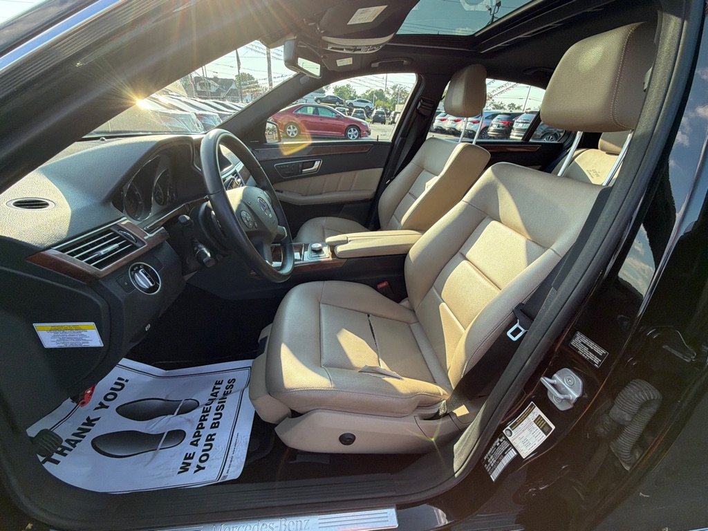 Photo 10 of this MERCEDES-BENZ E-CLASS
