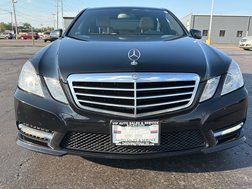 Photo 2 of this MERCEDES-BENZ E-CLASS