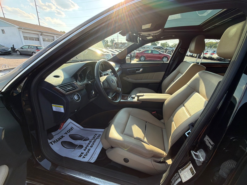 Photo 9 of this MERCEDES-BENZ E-CLASS