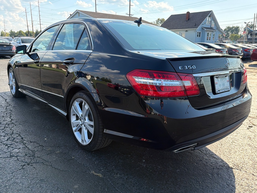 Photo 5 of this MERCEDES-BENZ E-CLASS