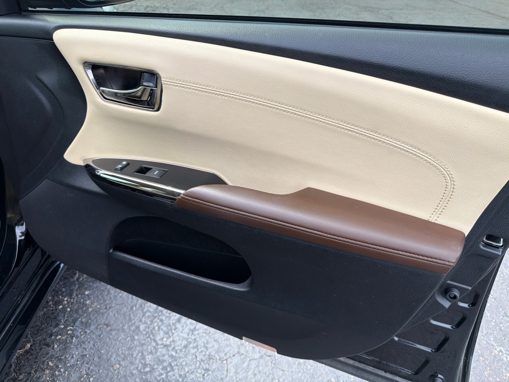 Photo 14 of this TOYOTA AVALON