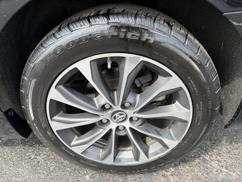 Photo 34 of this TOYOTA AVALON