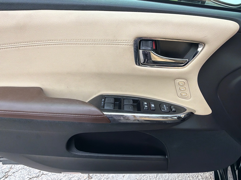 Photo 11 of this TOYOTA AVALON