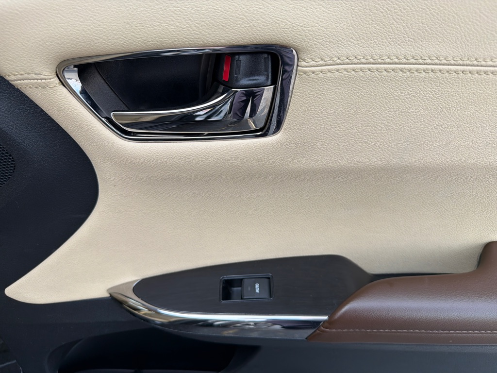 Photo 30 of this TOYOTA AVALON