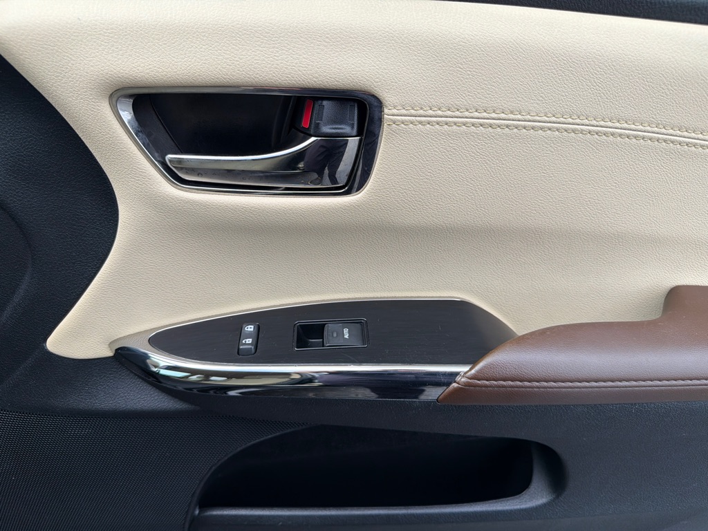 Photo 15 of this TOYOTA AVALON