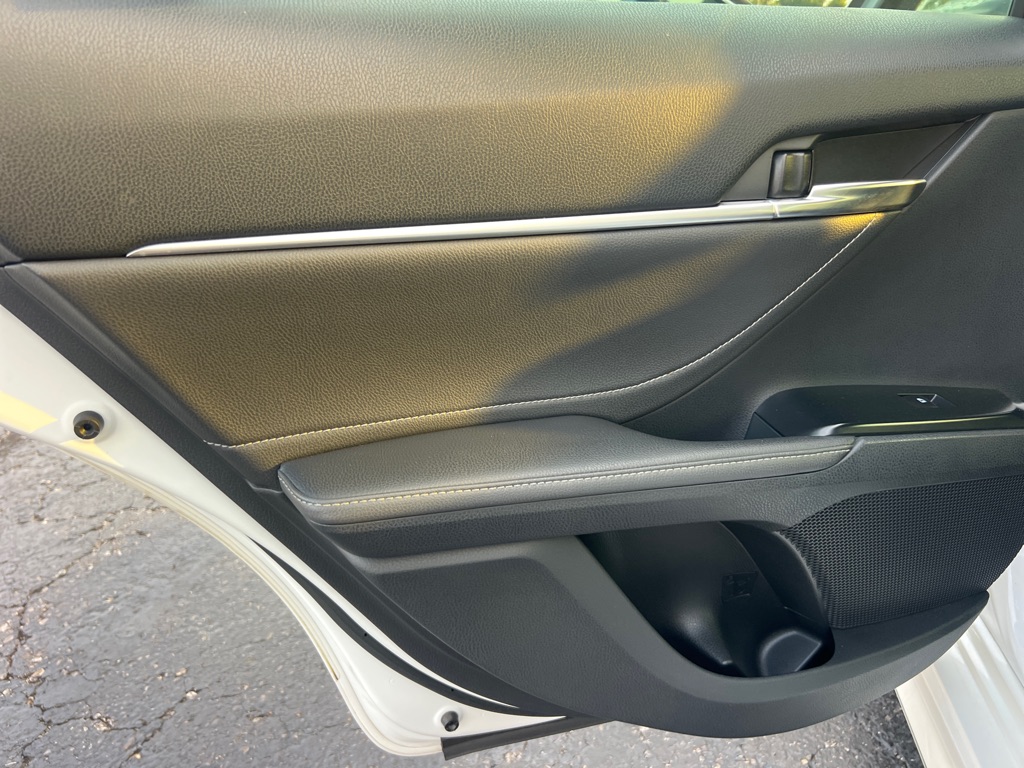 Photo 12 of this TOYOTA CAMRY
