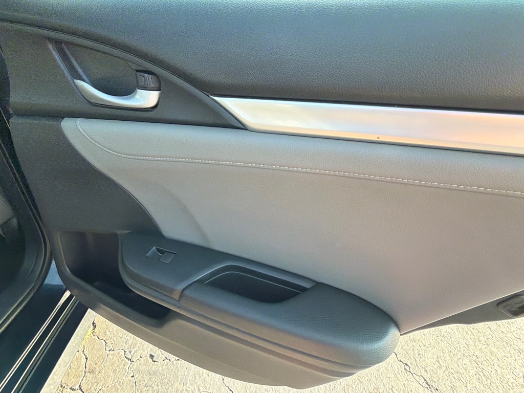 Photo 32 of this HONDA CIVIC
