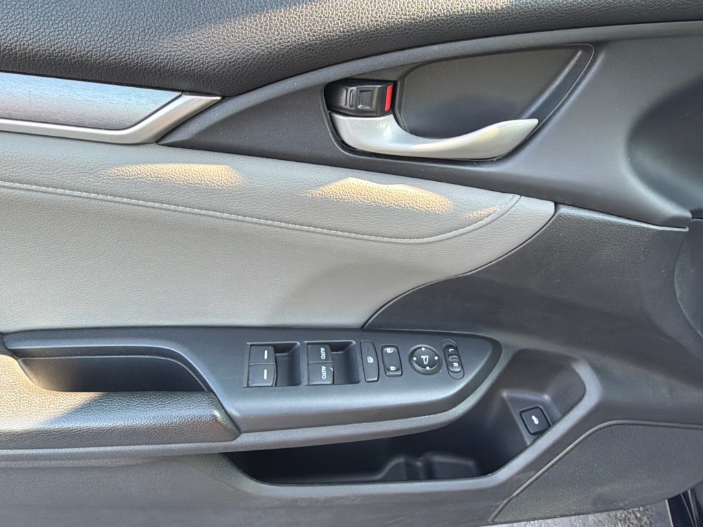 Photo 12 of this HONDA CIVIC