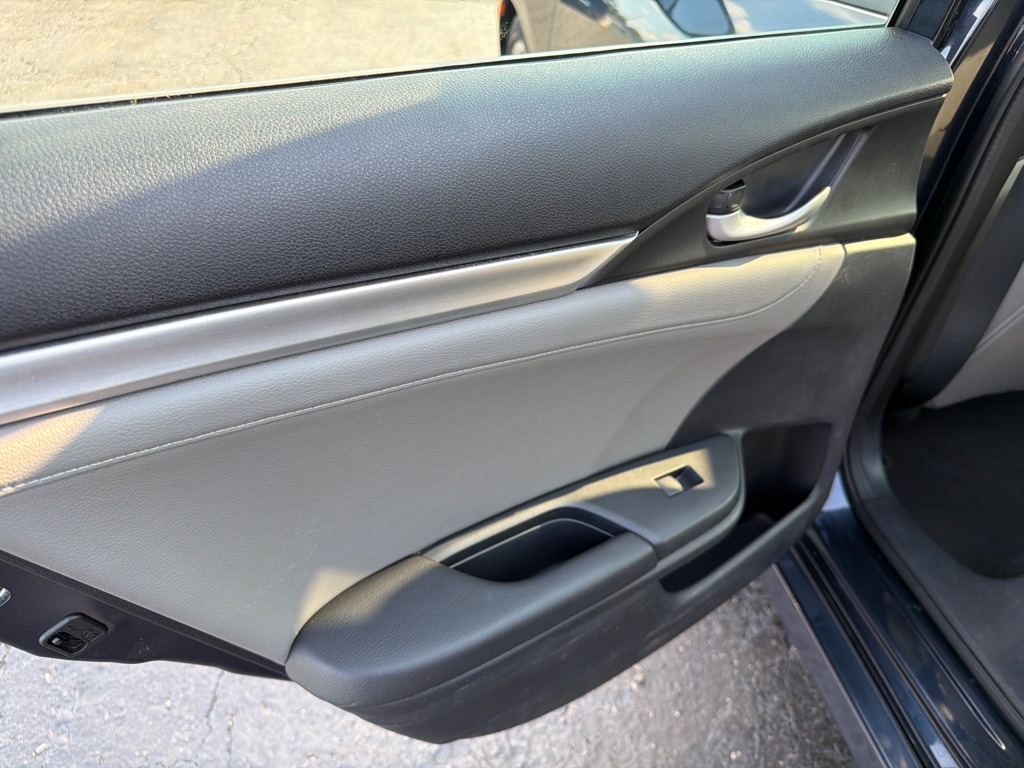 Photo 28 of this HONDA CIVIC