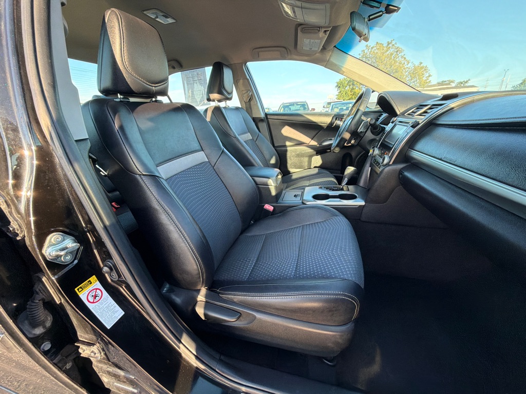 Photo 13 of this TOYOTA CAMRY