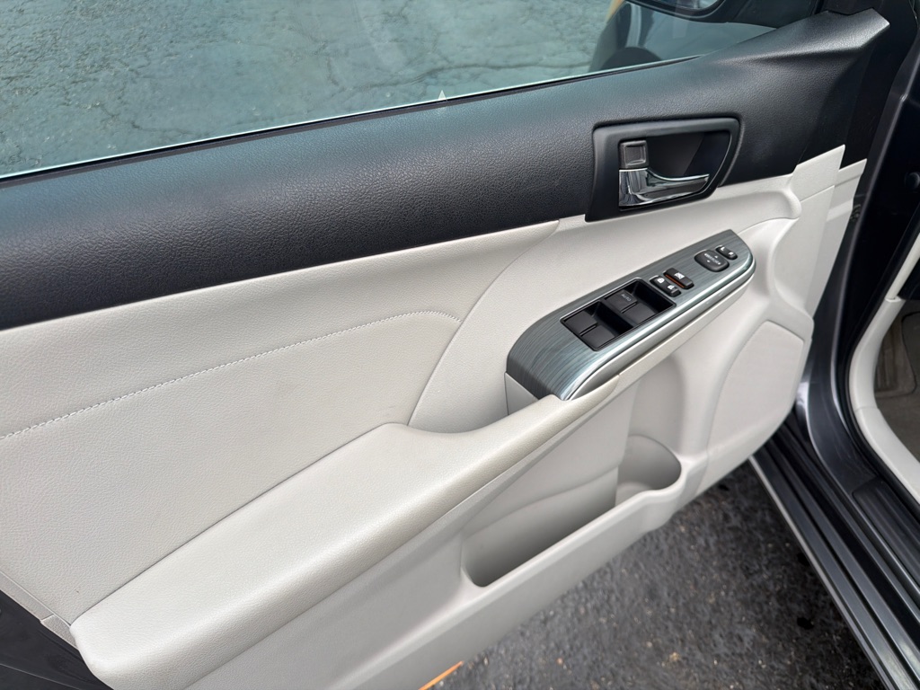 Photo 11 of this TOYOTA CAMRY