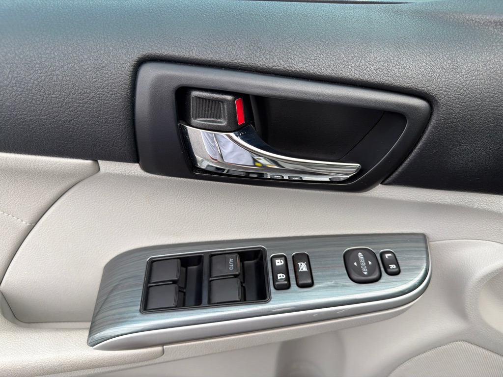 Photo 12 of this TOYOTA CAMRY
