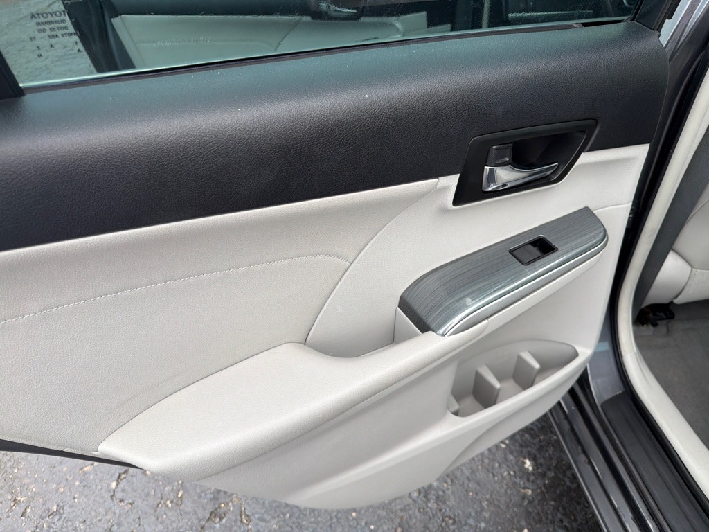 Photo 24 of this TOYOTA CAMRY