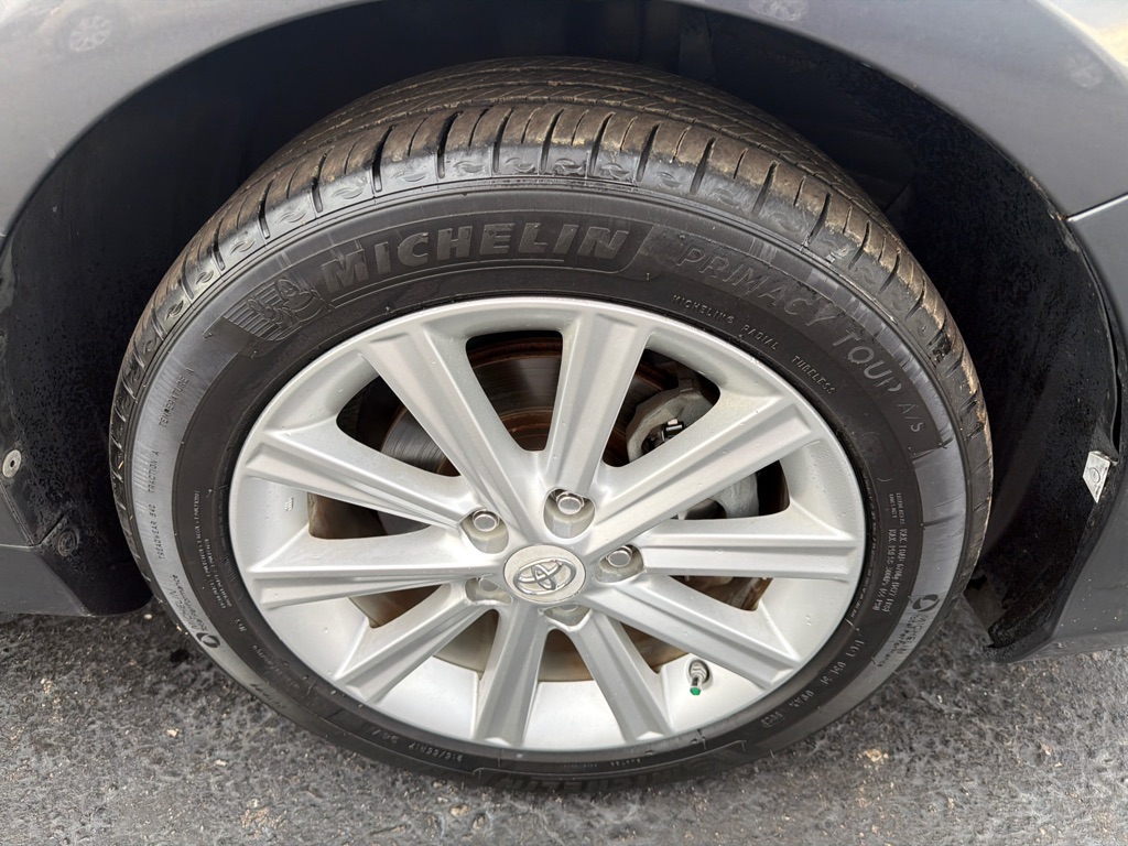 Photo 32 of this TOYOTA CAMRY
