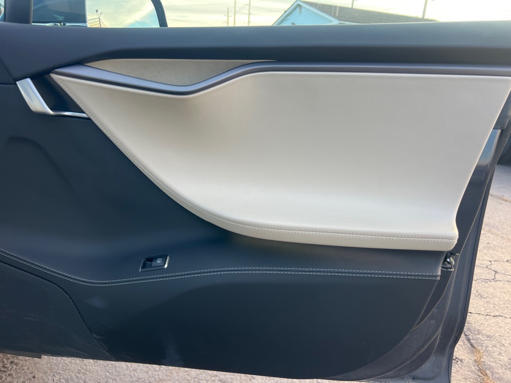 Photo 18 of this TESLA MODEL S