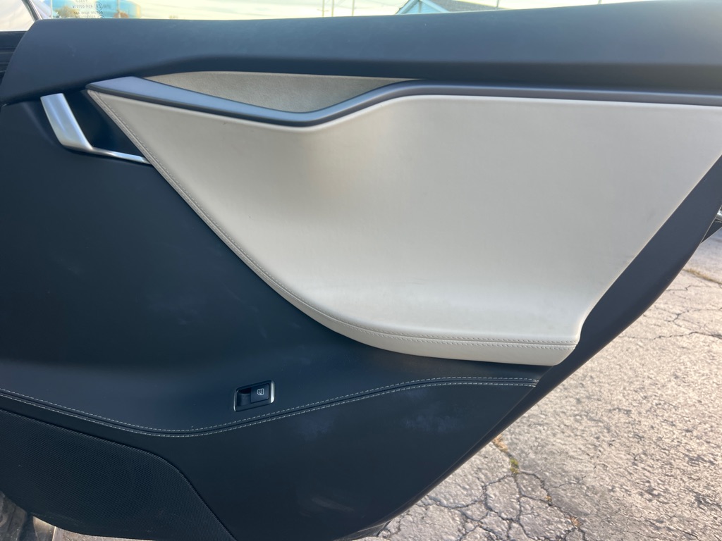Photo 14 of this TESLA MODEL S