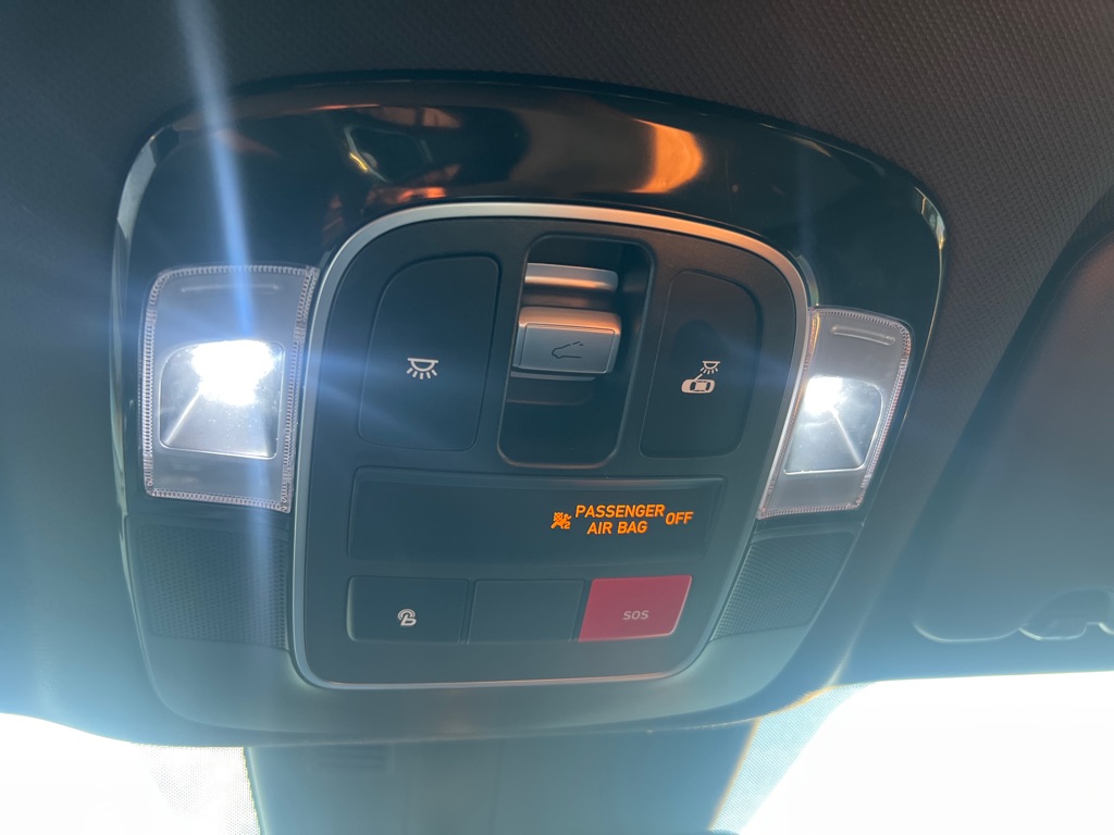 Photo 34 of this HYUNDAI SANTA CRUZ