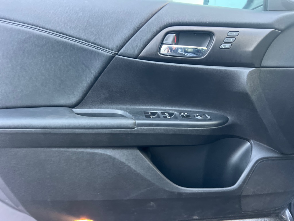 Photo 11 of this HONDA ACCORD