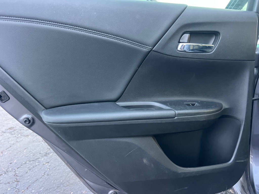 Photo 13 of this HONDA ACCORD