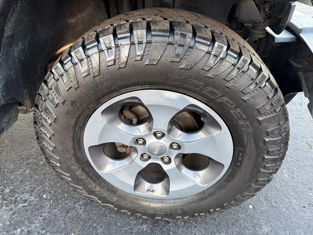 Photo 28 of this JEEP WRANGLER UNLIMI
