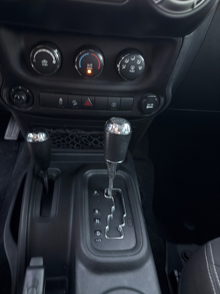 Photo 22 of this JEEP WRANGLER UNLIMI