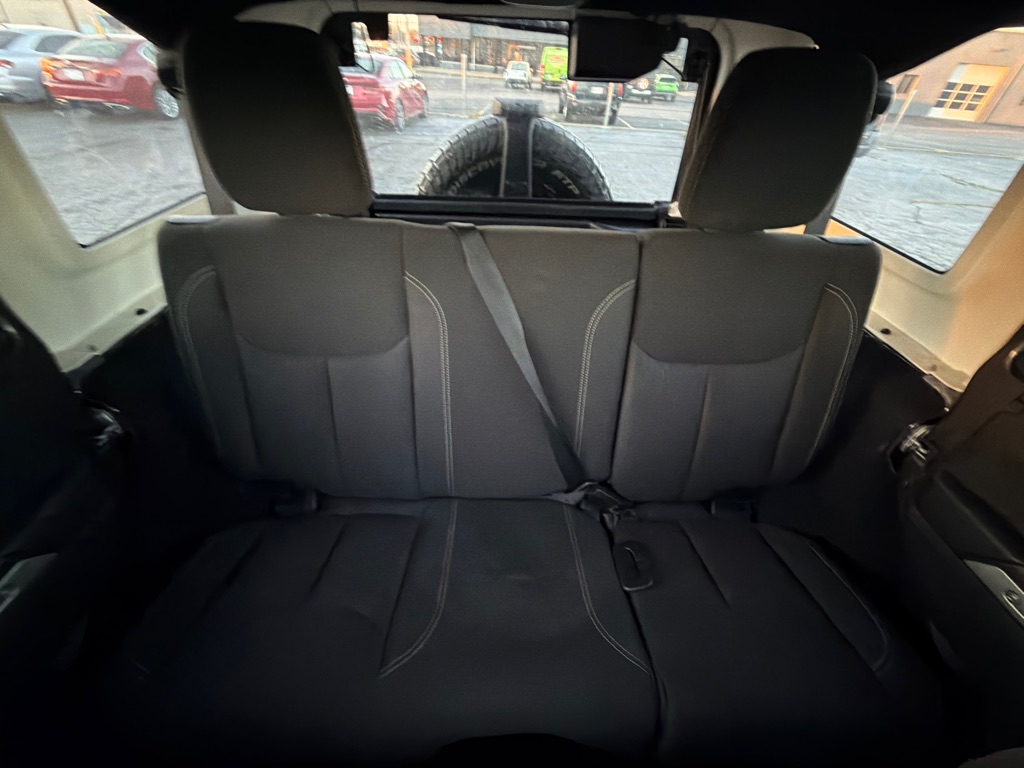 Photo 27 of this JEEP WRANGLER UNLIMI