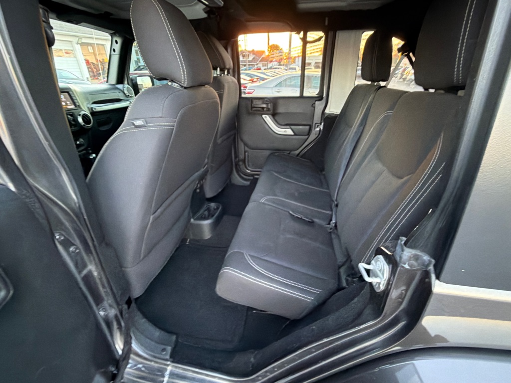 Photo 23 of this JEEP WRANGLER UNLIMI