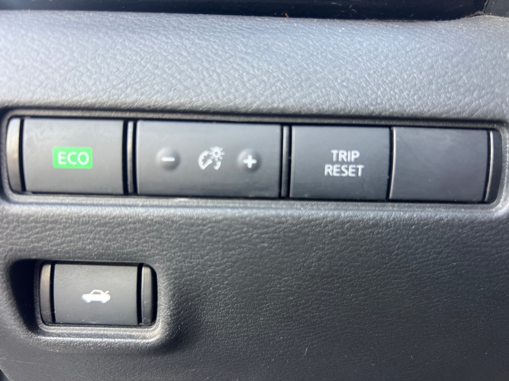 Photo 21 of this NISSAN SENTRA