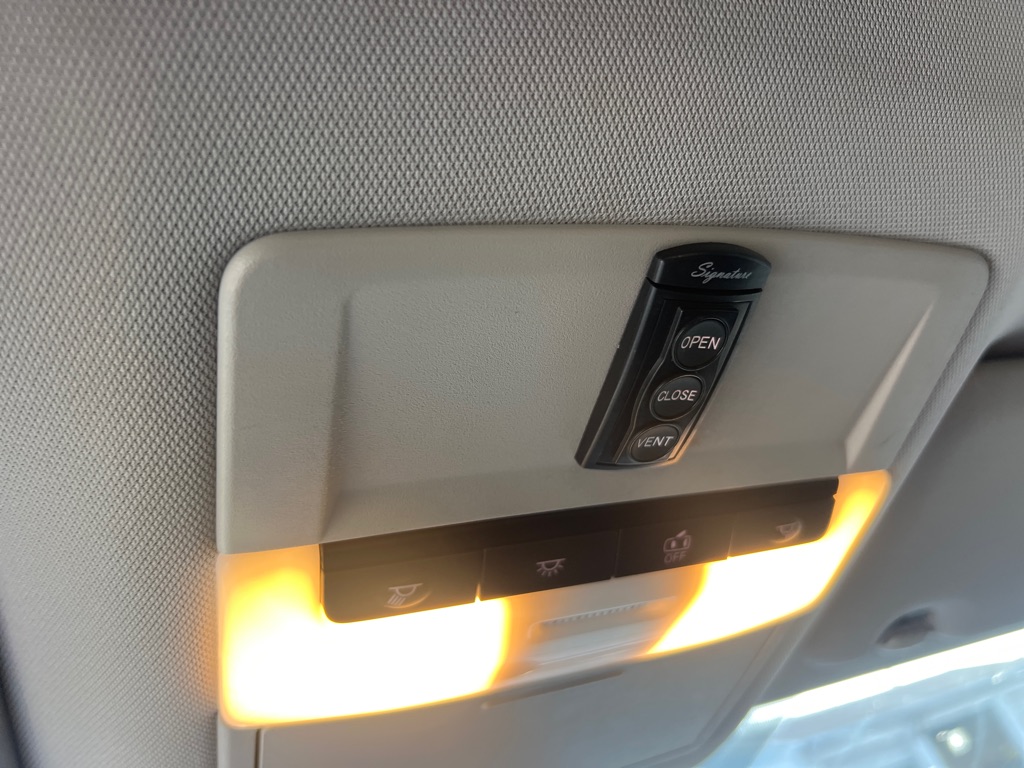 Photo 29 of this NISSAN SENTRA