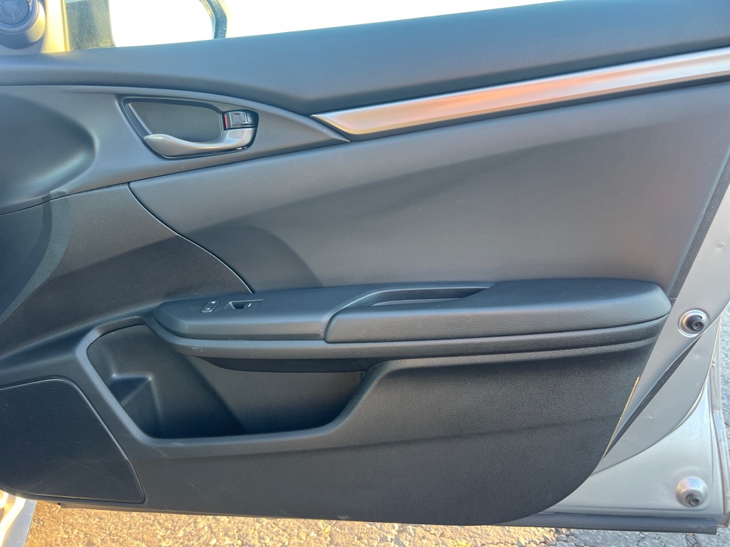 Photo 17 of this HONDA CIVIC