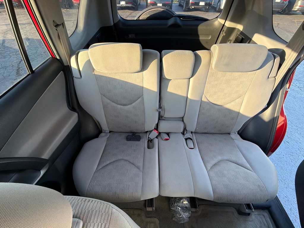 Photo 29 of this TOYOTA RAV4