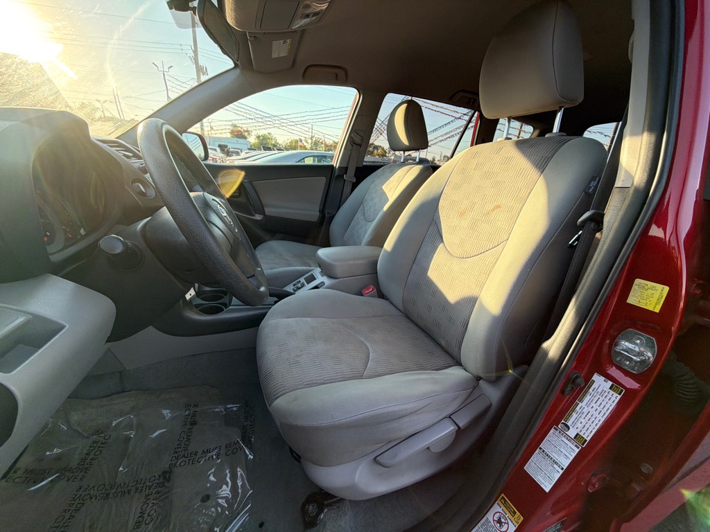 Photo 10 of this TOYOTA RAV4