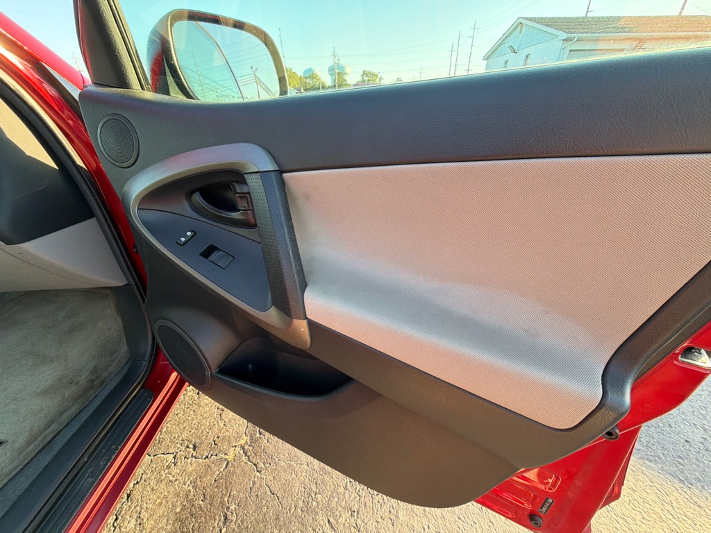 Photo 15 of this TOYOTA RAV4