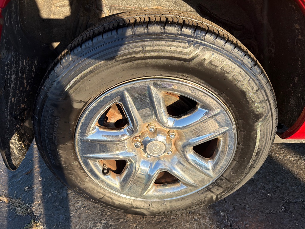 Photo 32 of this TOYOTA RAV4