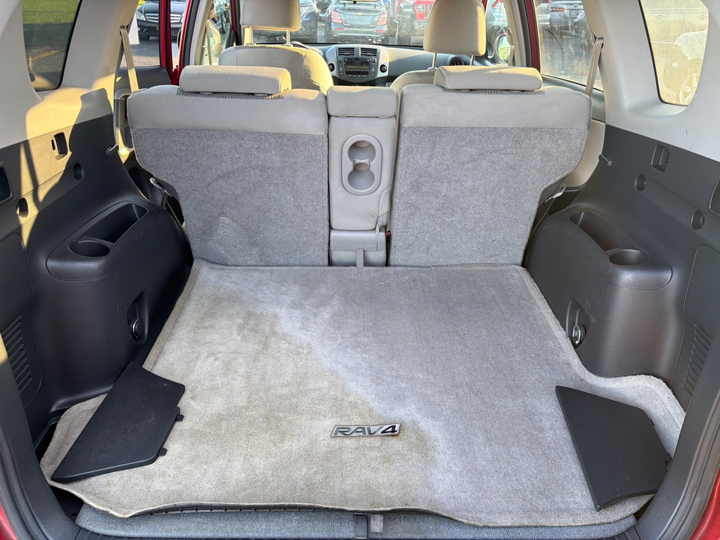Photo 30 of this TOYOTA RAV4