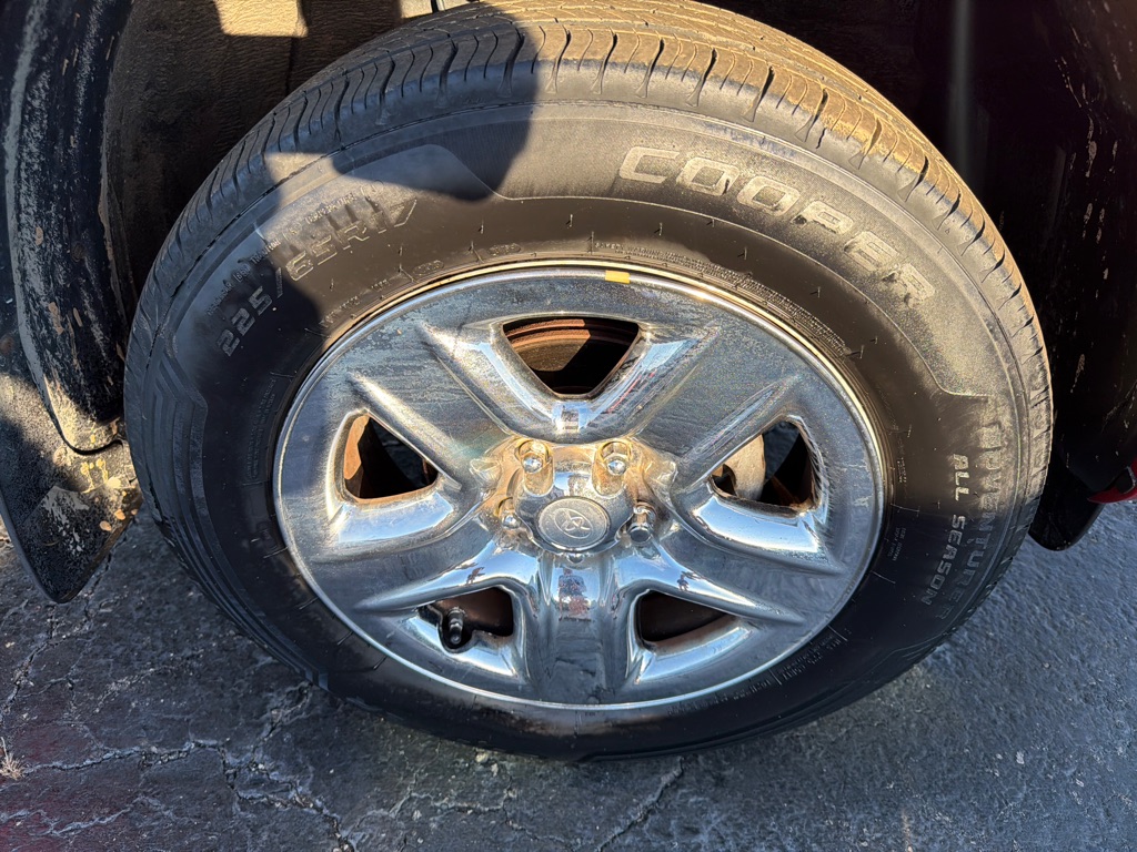 Photo 31 of this TOYOTA RAV4