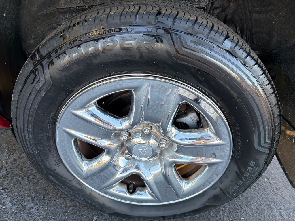 Photo 33 of this TOYOTA RAV4