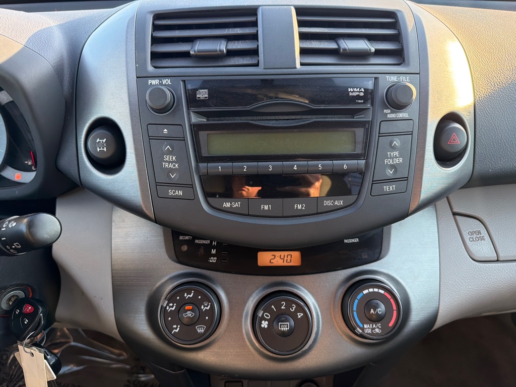 Photo 19 of this TOYOTA RAV4