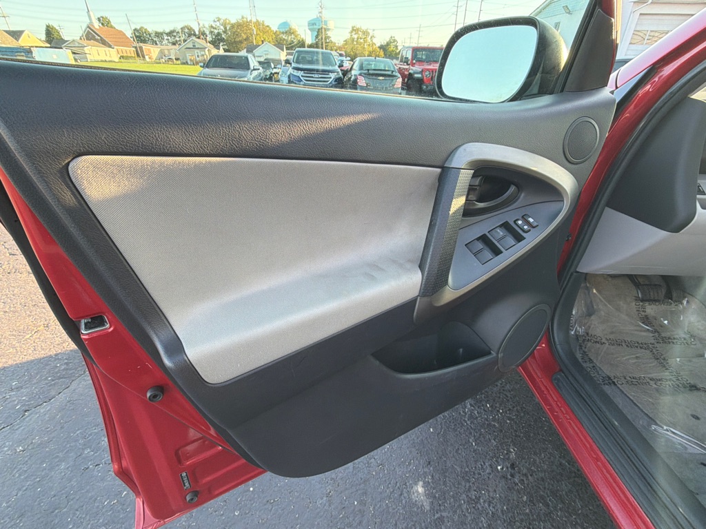 Photo 11 of this TOYOTA RAV4