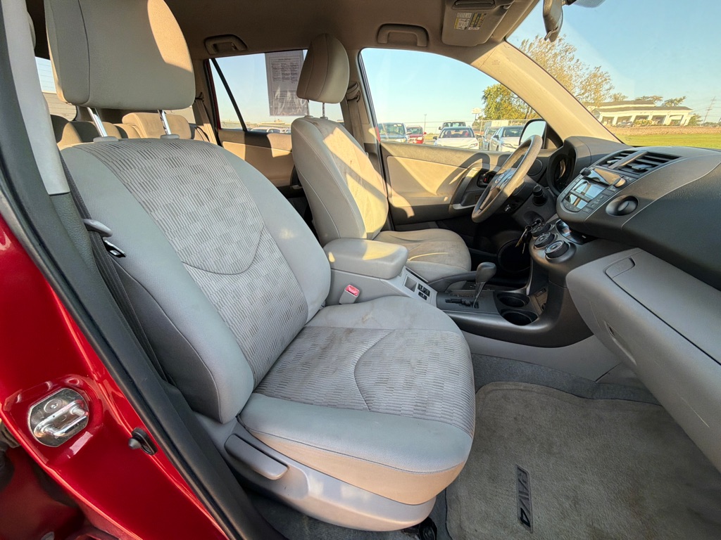 Photo 14 of this TOYOTA RAV4