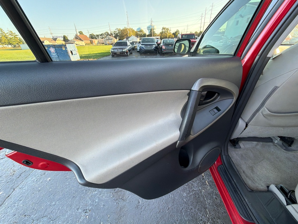Photo 24 of this TOYOTA RAV4