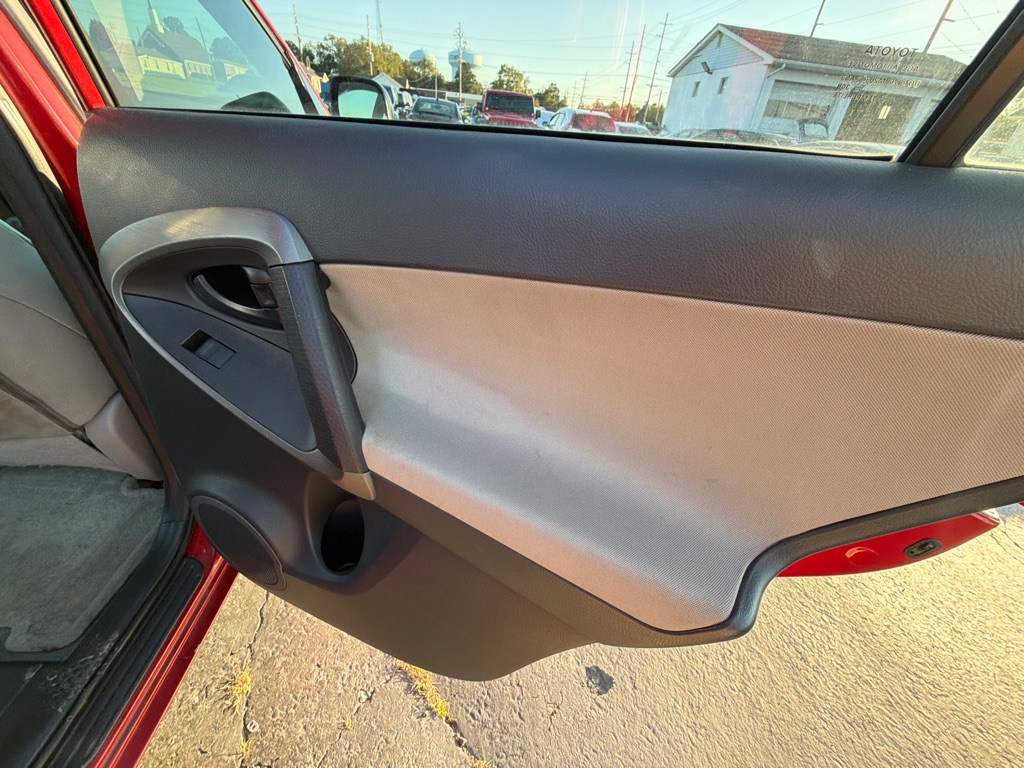 Photo 27 of this TOYOTA RAV4