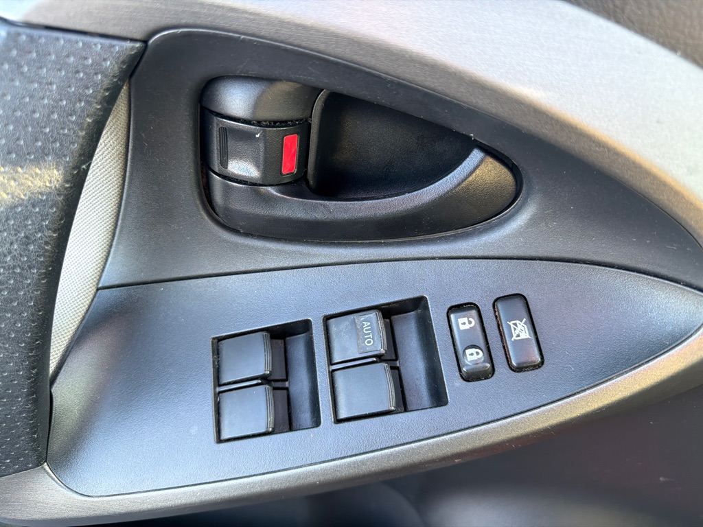Photo 12 of this TOYOTA RAV4