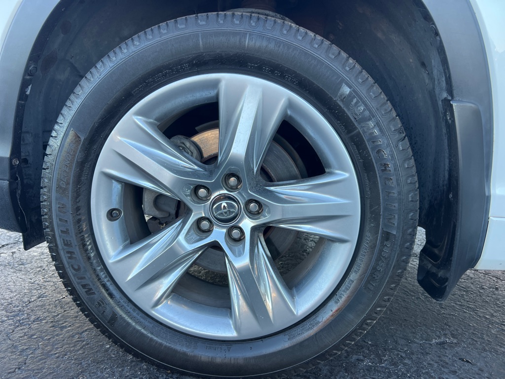 Photo 43 of this TOYOTA HIGHLANDER