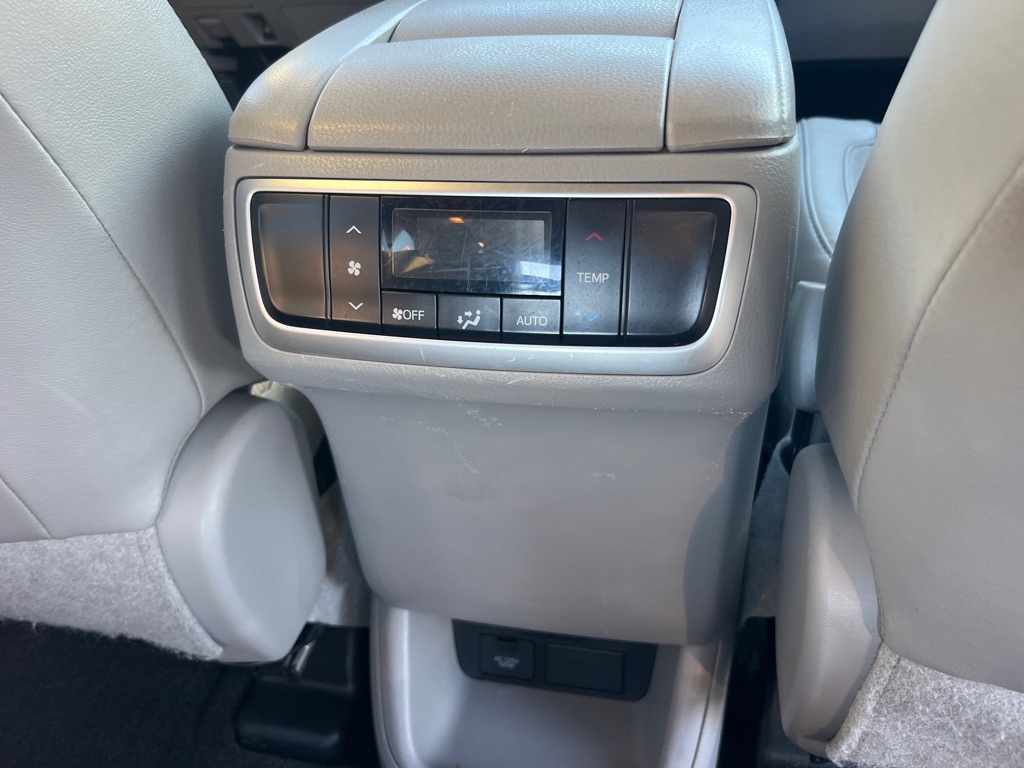 Photo 20 of this TOYOTA HIGHLANDER