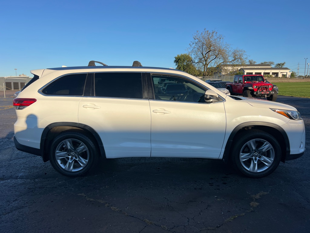 Photo 9 of this TOYOTA HIGHLANDER