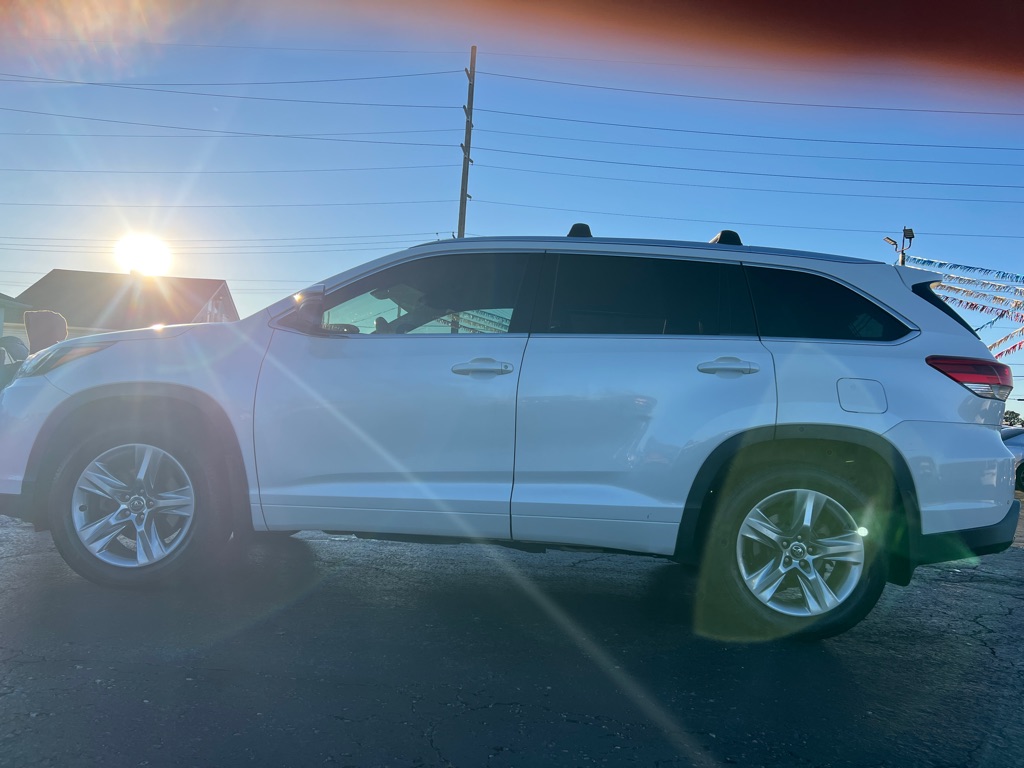 Photo 5 of this TOYOTA HIGHLANDER